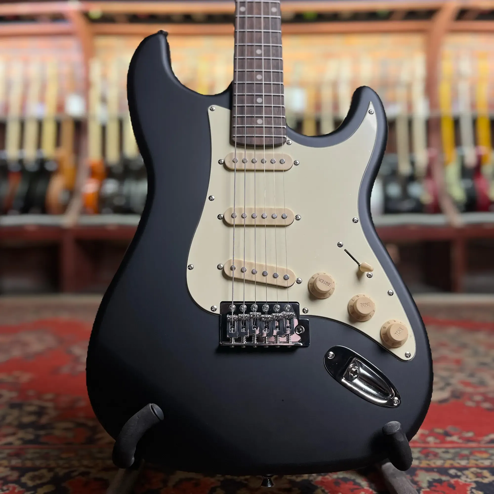 Электрогитара DeMarco DMSEST202 Stratocaster SSS Black