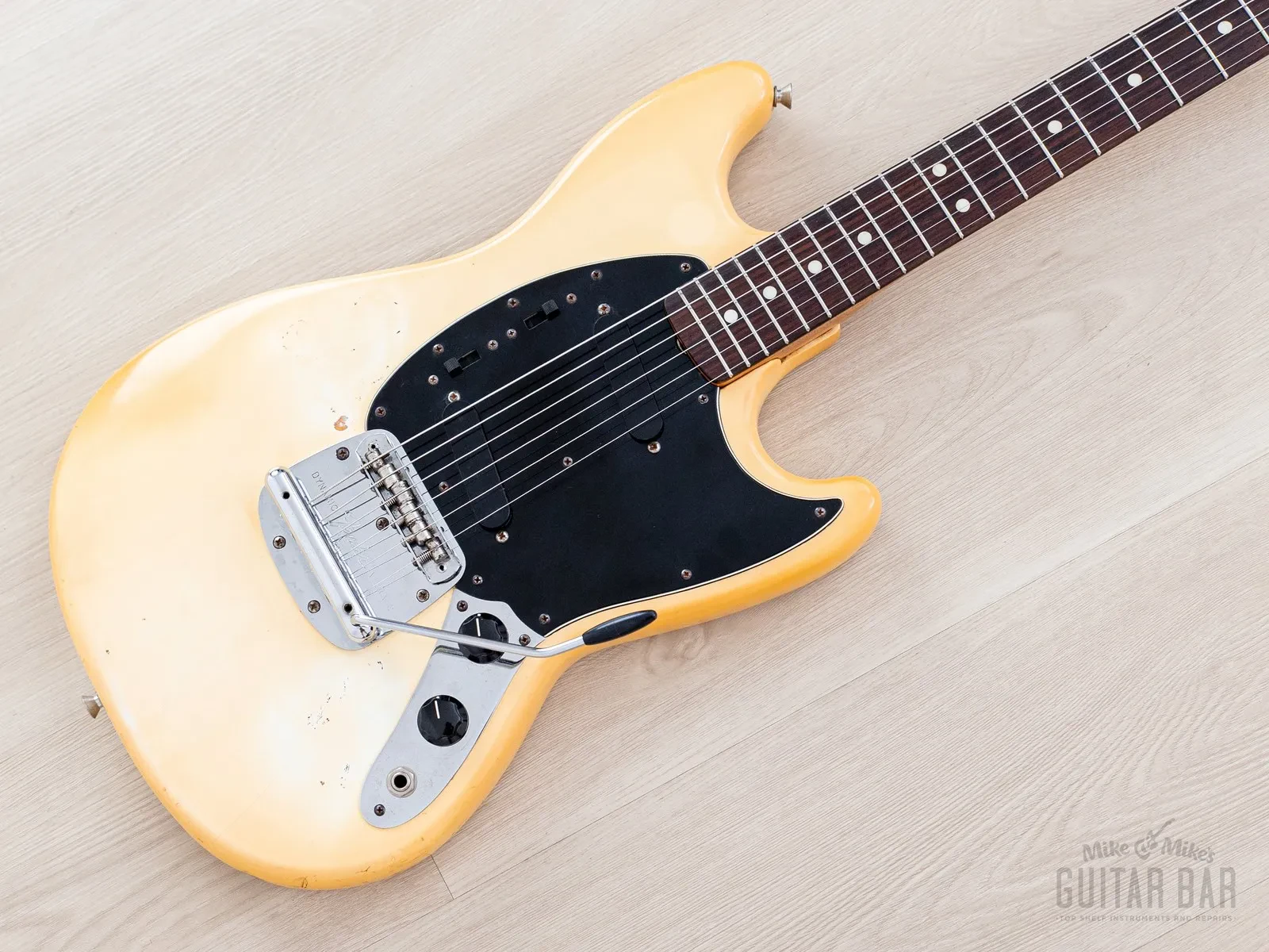 1981 Fender Mustang Vintage Offset Guitar Olympic White w/ Case