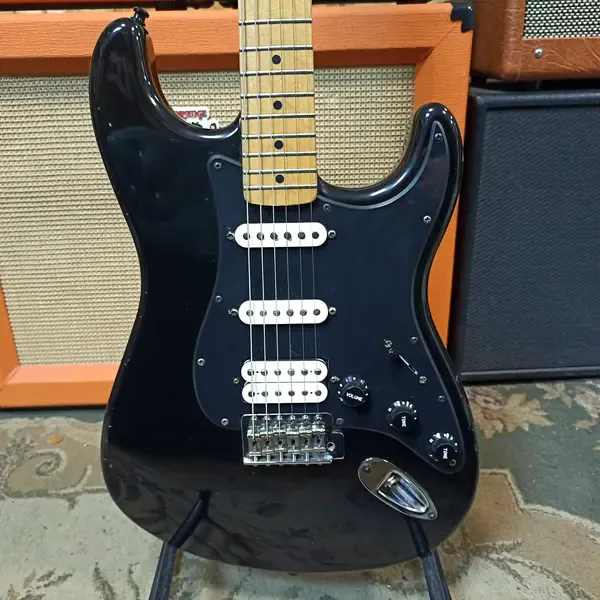 Электрогитара Fender Stratocaster Standard HSS Black Mexico 2006