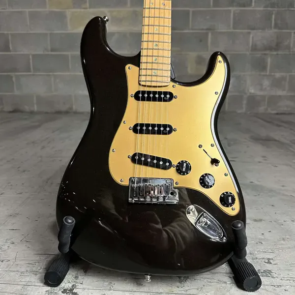 Электрогитара Fender American Deluxe Stratocaster Black 2006 USA w\ Case