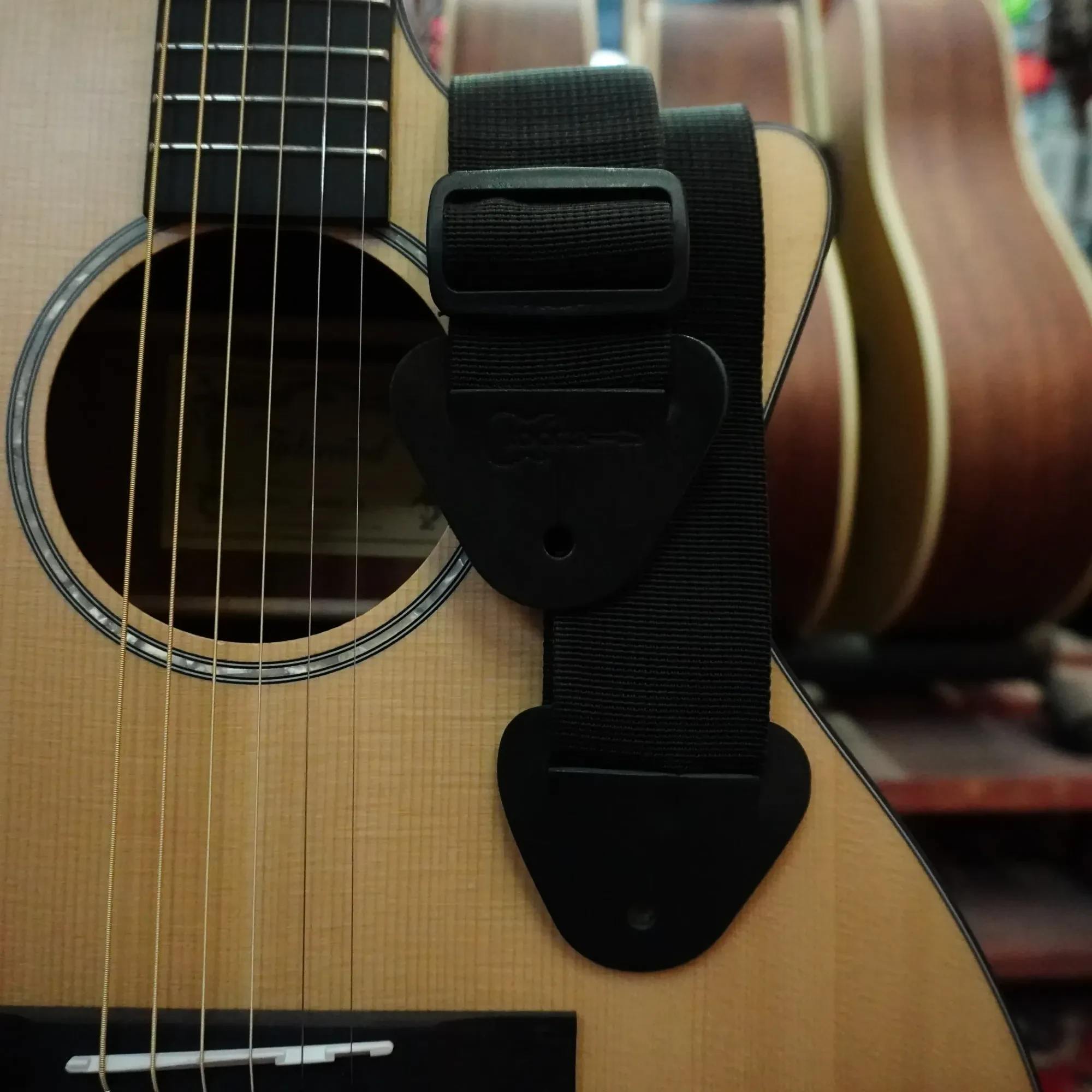 Ремень для гитары RKZ-003 нейлоновый черный