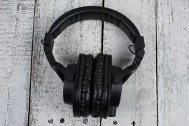 Yamaha HPH-MT5 Closed Back Studio Monitor Headphones Black with Carrying Bag