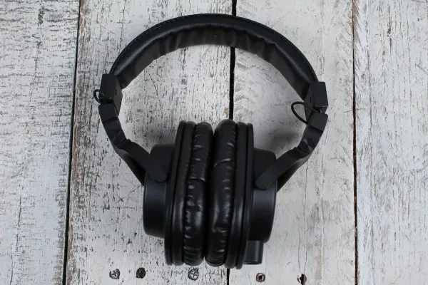 Yamaha HPH-MT5 Closed Back Studio Monitor Headphones Black with Carrying Bag