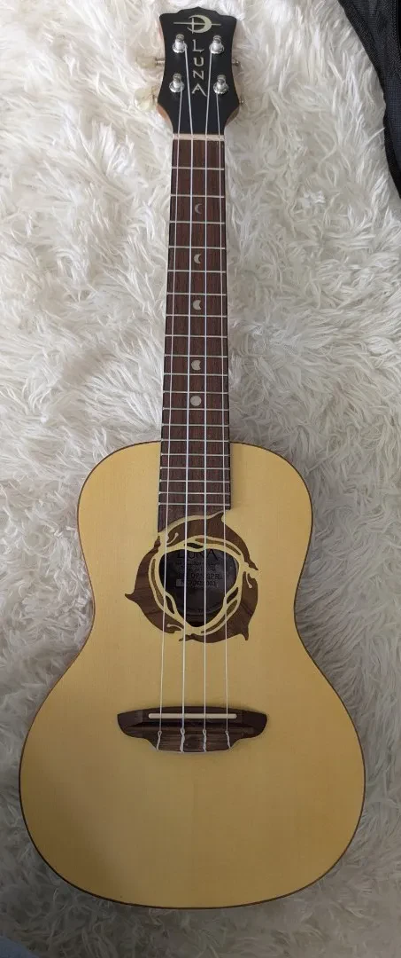 Luna Guitars Luna Uke Dolphin Concert Spruce Top Ukulele with gig bag - Demo