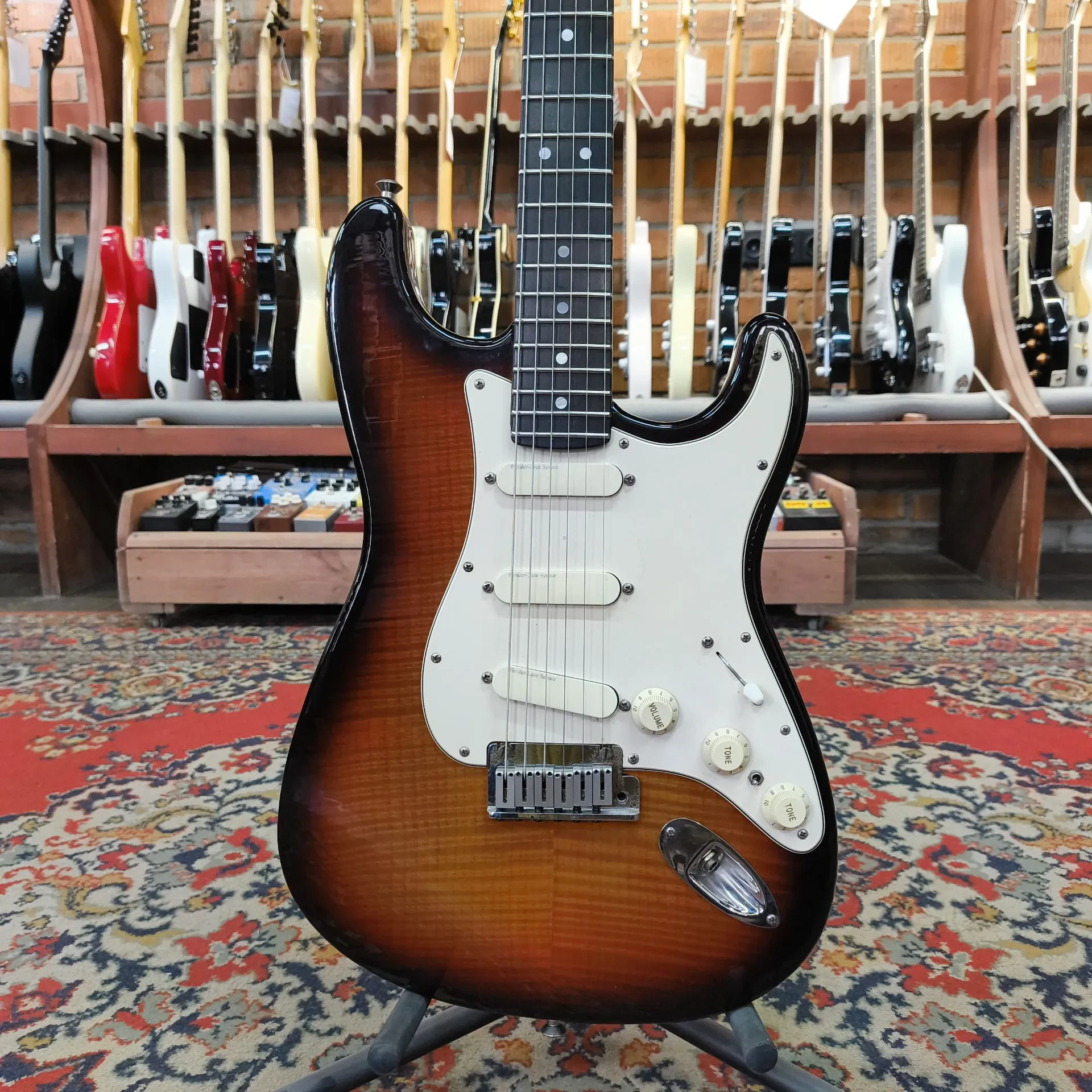 Электрогитара Fender Custom 35th Anniversary Stratocaster Sunburst USA 2000's W/CASE