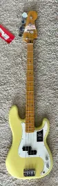 Бас-гитара Fender Player II Precision Bass Hialeah Yellow