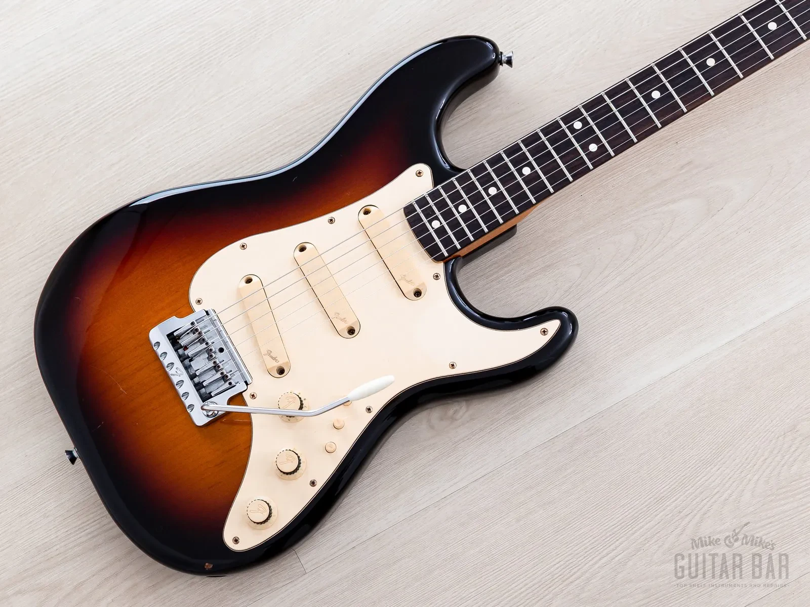 Б/У Электрогитара Fender Stratocaster Elite 1983, санберст, с кейсом