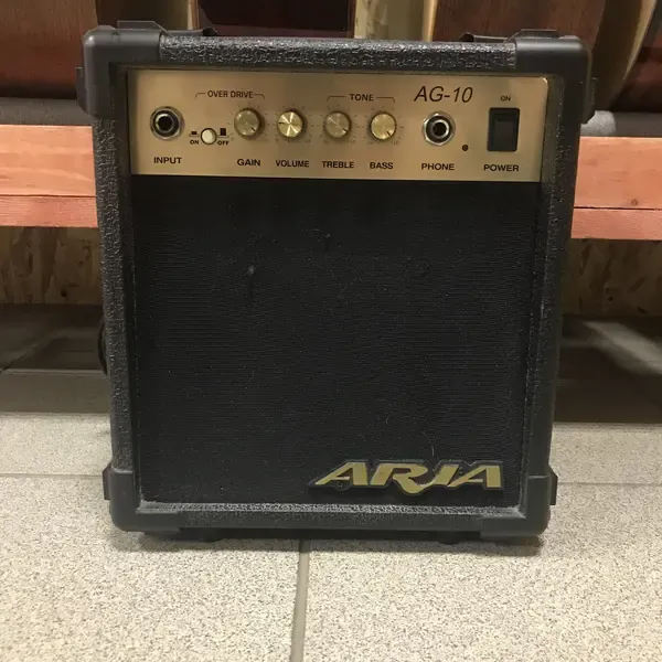 Комбоусилитель для электрогитары Aria AG-10