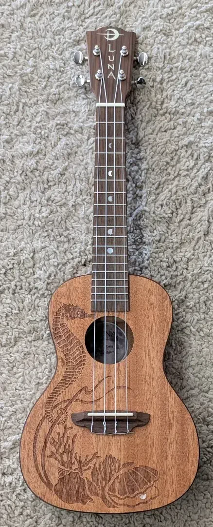 Б/У укулеле Luna Guitars UKE PEARL C концертная, цельномахагоновая, с дизайном Seahorse