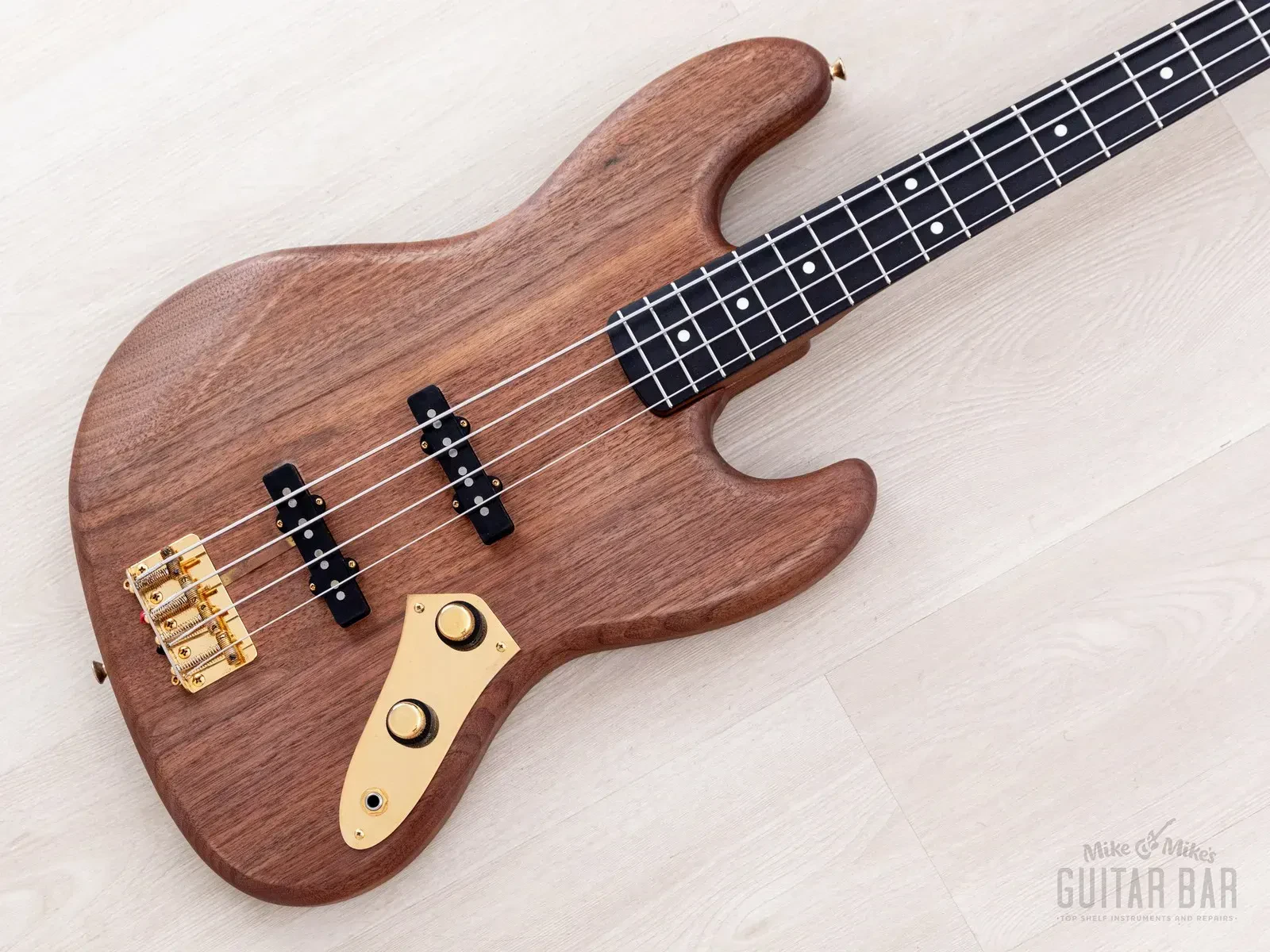 Б/У бас-гитара Fender Jazz Bass JV Order Made орех, накладка — черное дерево, с звукоснимателями Fullerton USA (1982)