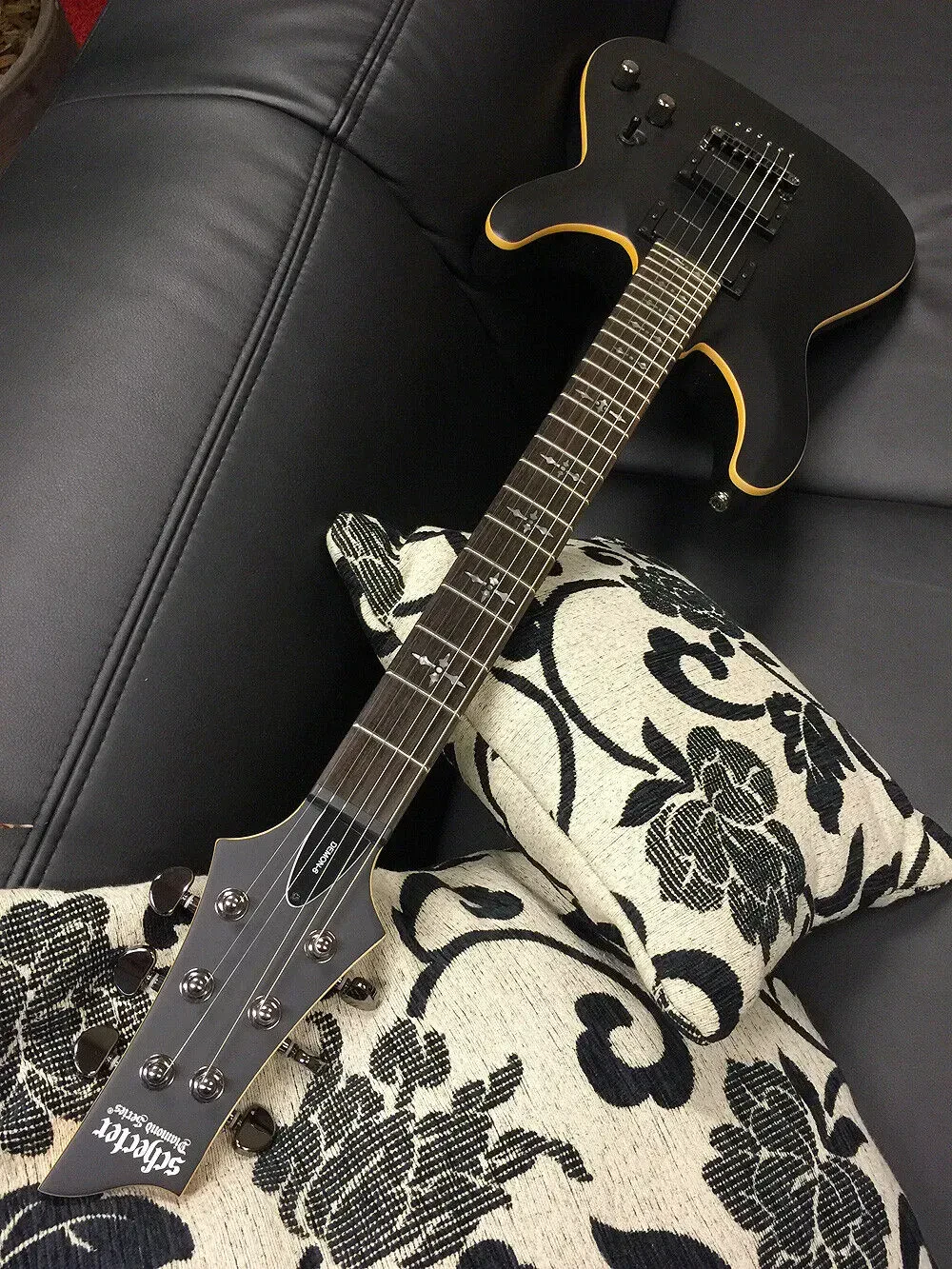 SCHECTER Demon 6 ABS E-Gitarre aged black satin BW