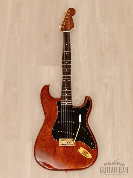Электрогитара Fender Order Made Stratocaster Walnut Japan 1992 w/ Gold Hardware