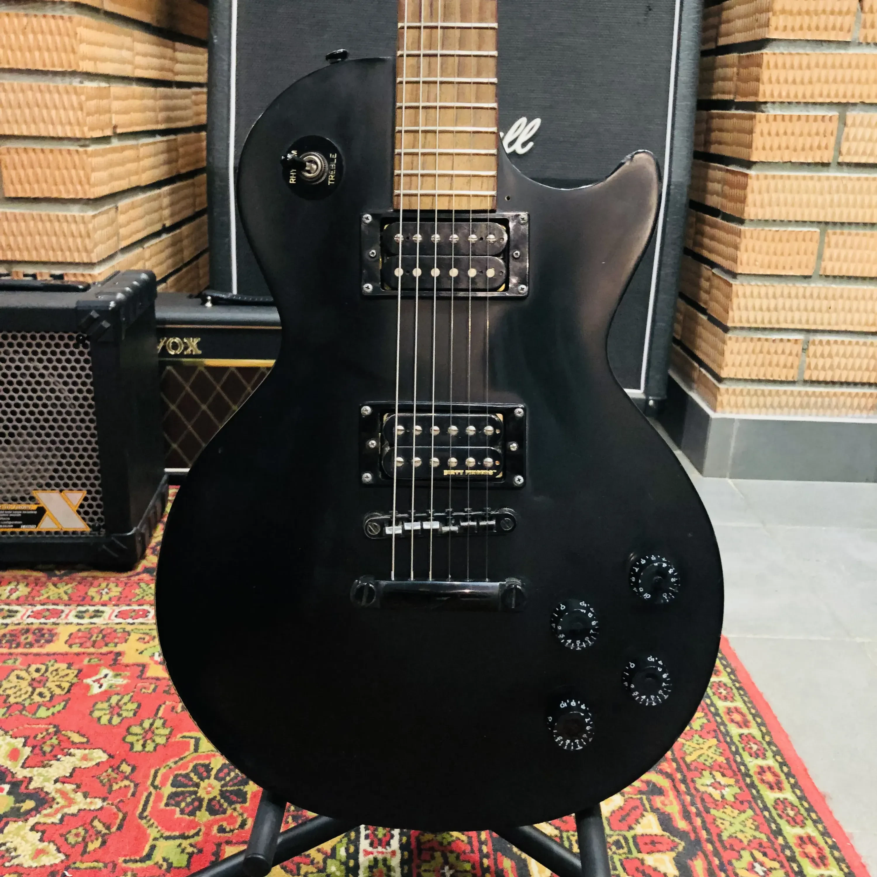 Электрогитара Epiphone Goth Les Paul China 2010s w/ Gibson Dirty Fingers pickup