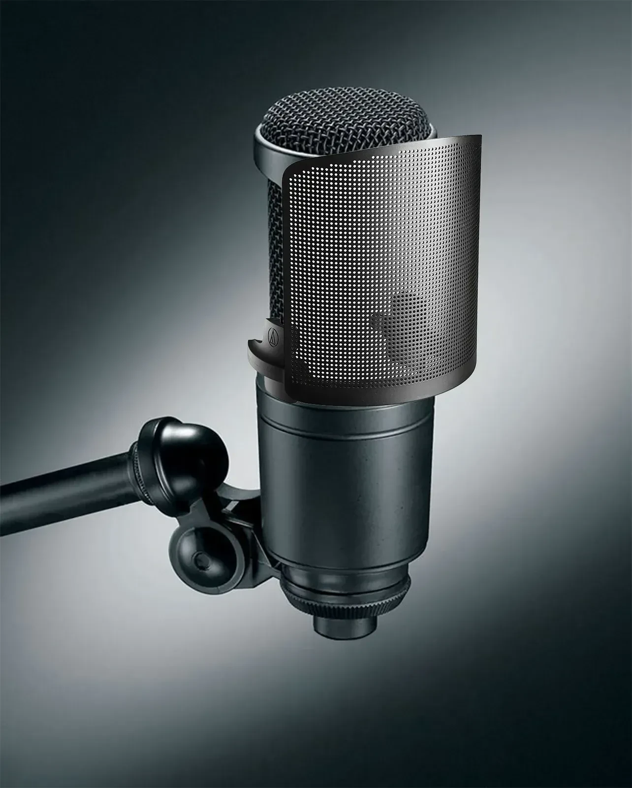 Конденсаторный микрофон для студии Audio-Technica AT2020 с поп-фильтром