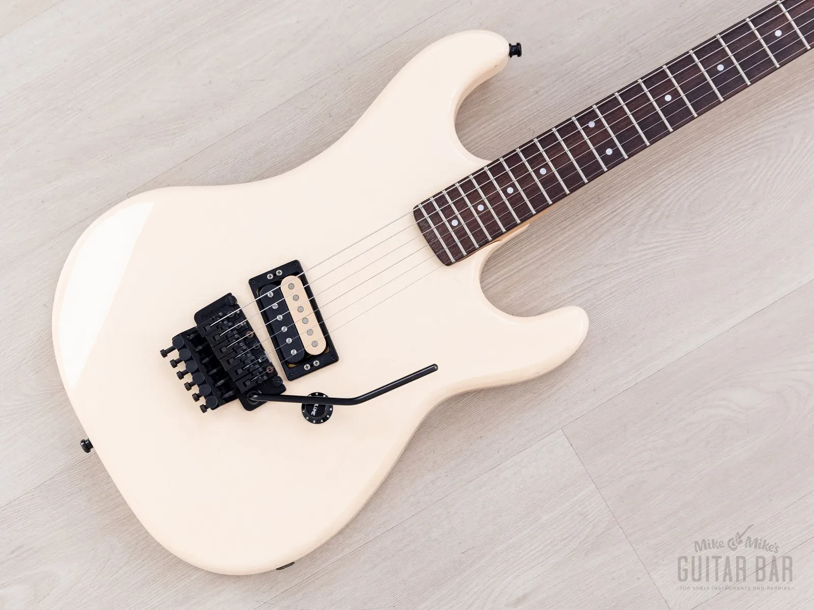 Б/У Электрогитара Kramer Baretta 1985 White с Floyd Rose, с кейсом, с ярлыком