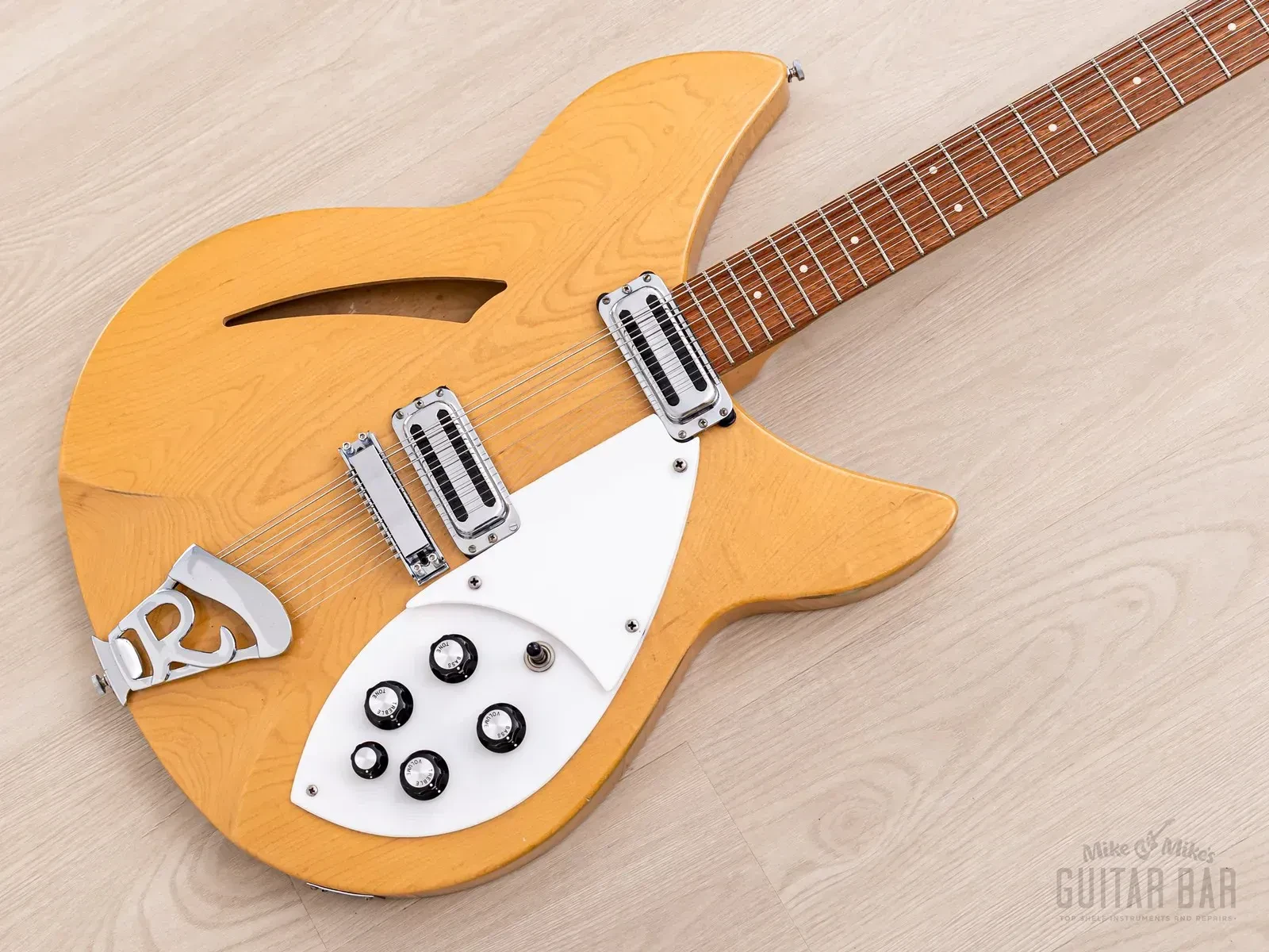 Б/У Электрогитара Rickenbacker 330/12 12-струнная, цвет натуральный клён (Mapleglo), с кейсом