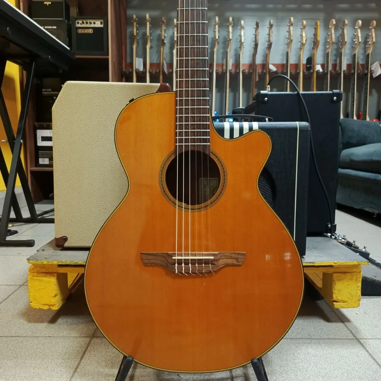 Классическая гитара Takamine TDP 110BN CN Natural 2000's w/Case