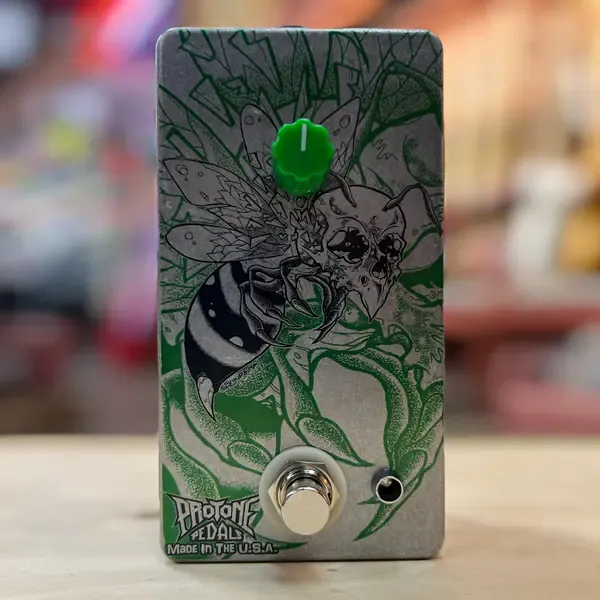 Педаль эффектов для электрогитары Pro Tone Fuzz "Оса" USA 2020's