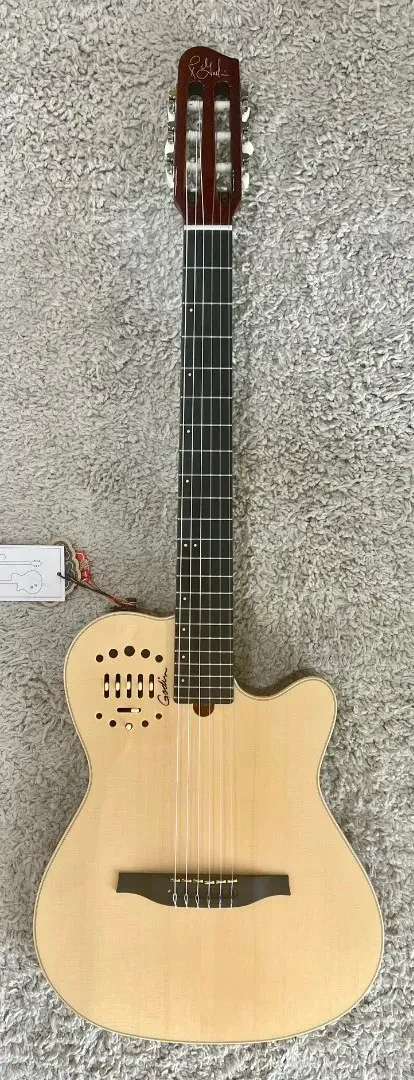 Б/У Электроакустическая гитара Godin Multiac Nylon Deluxe нейлоновые струны с чехлом