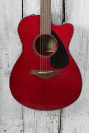 Б/У Электроакустическая гитара Yamaha FSX800C, корпус Concert с вырезом, верхняя дека массив ели, цвет рубиново-красный