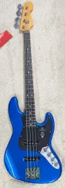 Fender American Ultra II Jazz Bass®, Ebony Fingerboard, Noble Blue + HS Case