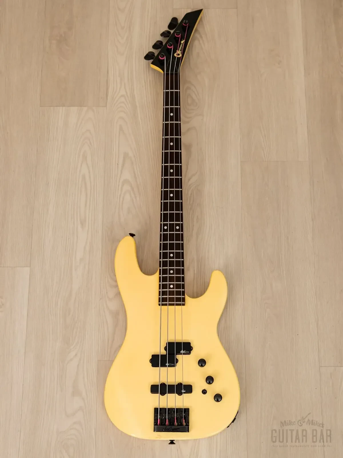 Бас-гитара Charvel Model 3B PJ Pearl White w/gigbag Japan 1986
