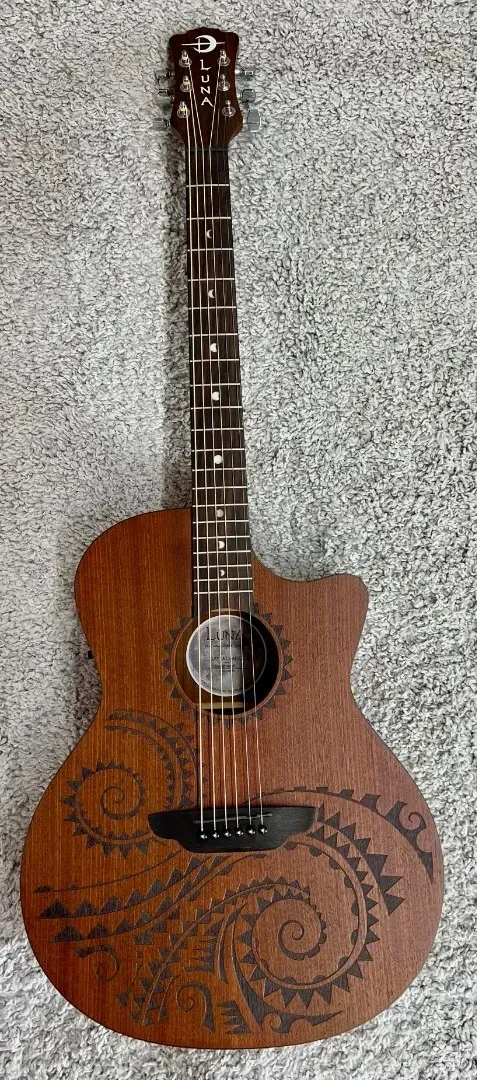 Б/У Электроакустическая гитара Luna Guitars Gypsy Tattoo Mahogany Grand Concert Natural