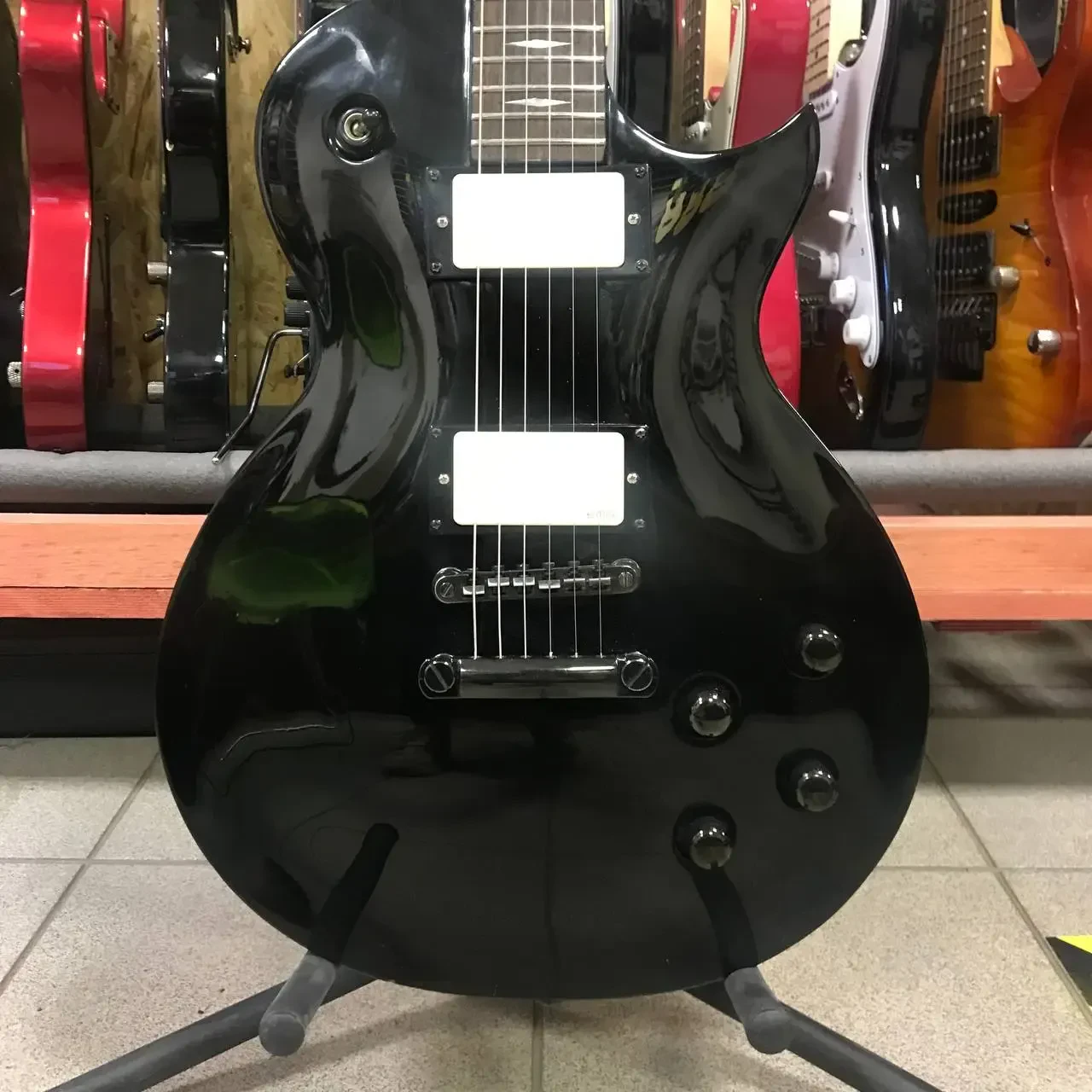 Электрогитара Kramer Les Paul Standard EMG Black w/gigbag Korea 1998