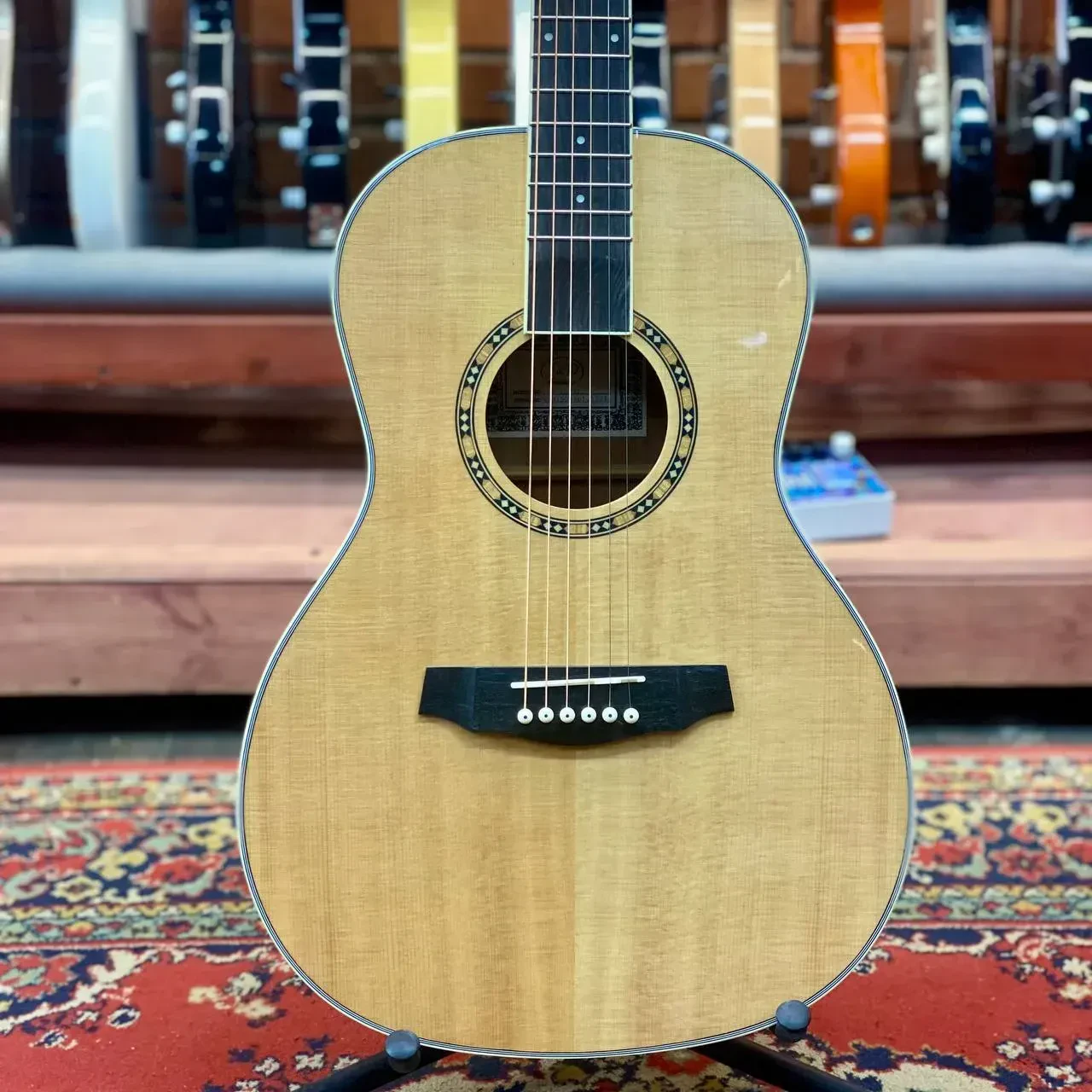 Акустическая гитара J&D Guitars AP-10 Parlor Natural