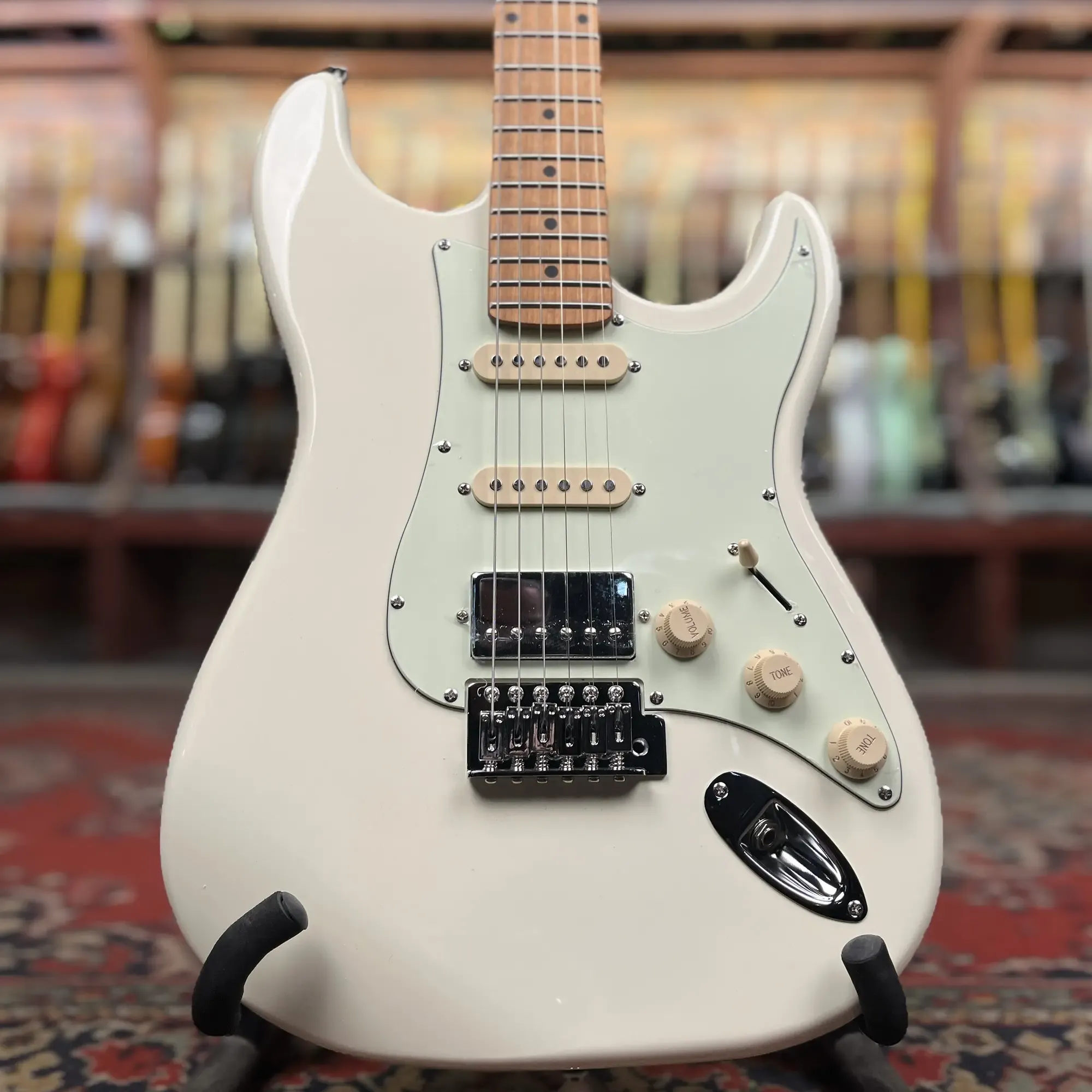 Электрогитара DeMarco DMSEST600 Stratocaster HSS White