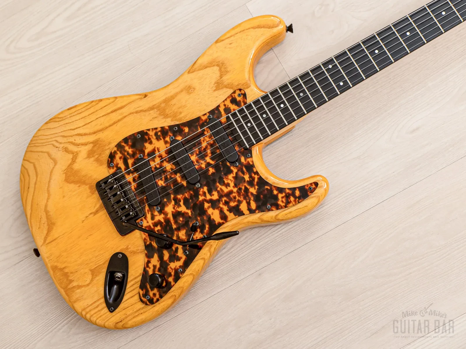 Б/У Электрогитара PGM Moon ST-225B S-Style Superstrat ясень и черное дерево с звукоснимателями Bartolini, с кейсом и бирками