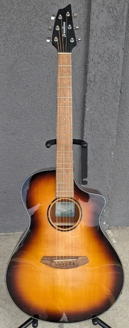 Б/У Электроакустическая гитара Breedlove Discovery S Concert CE, кедровый верх, цвет Edgeburst
