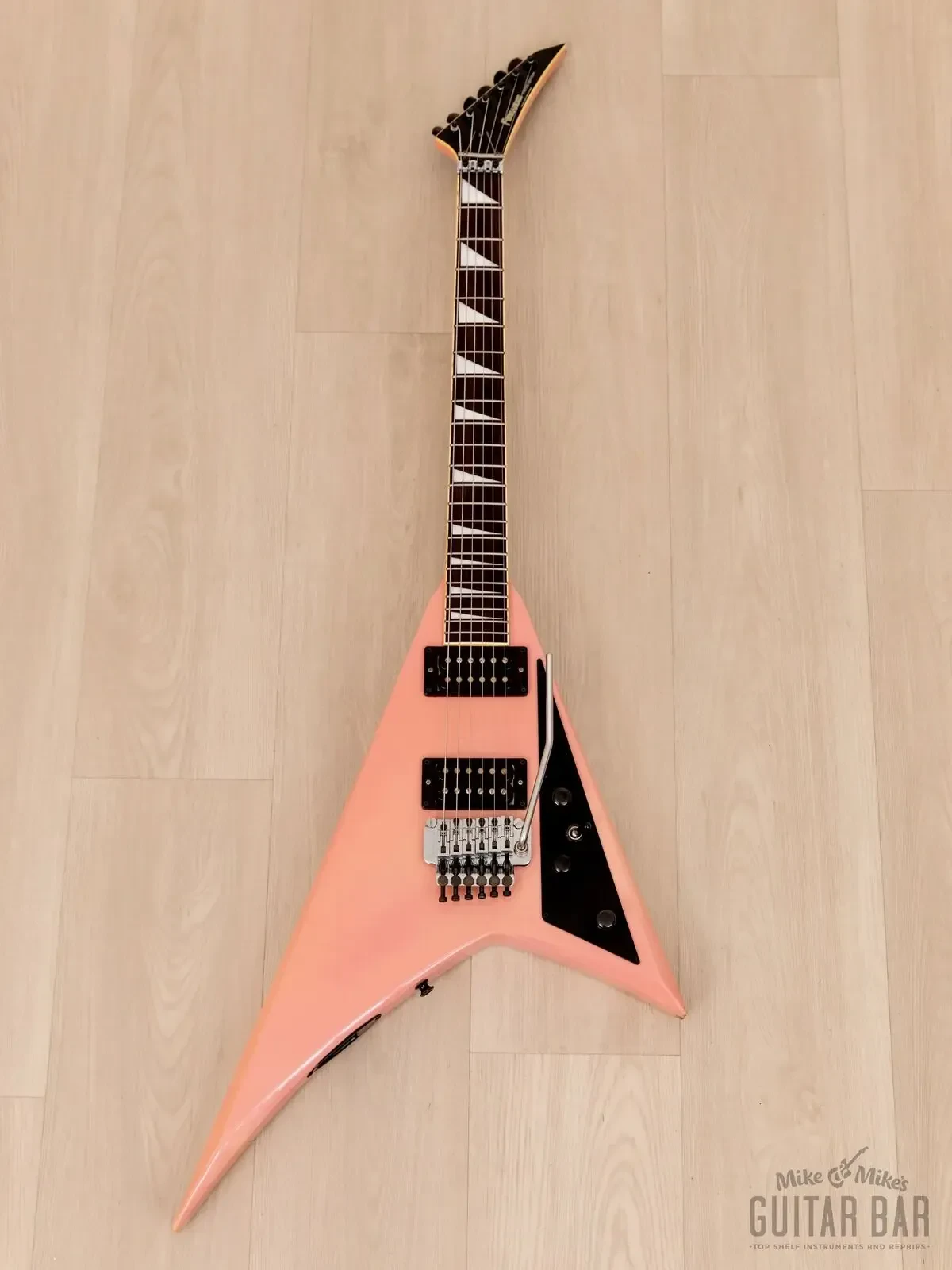 Электрогитара Fernandes Limited Edition JS-110 Randy Rhoads Flying V Pink Japan 1986
