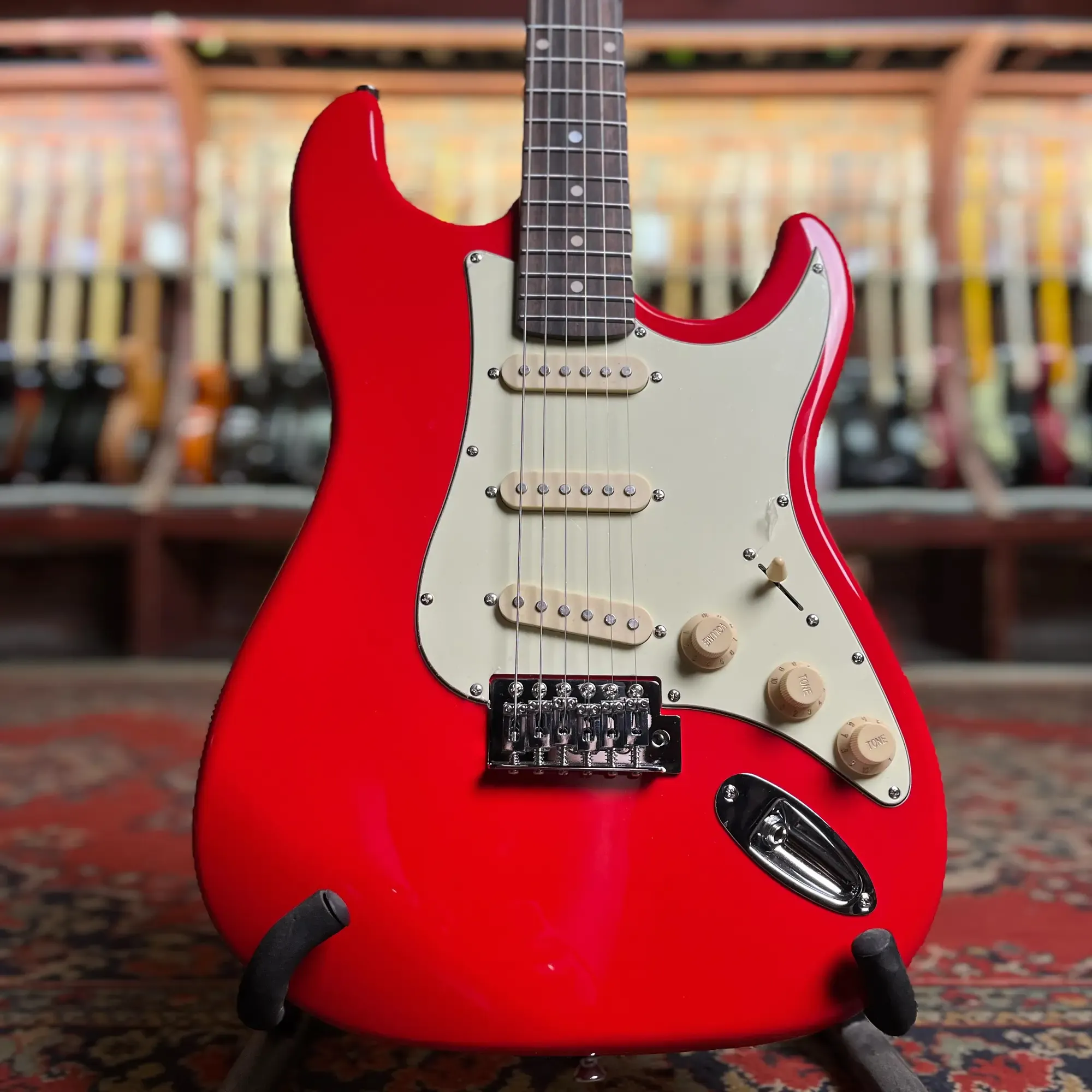Электрогитара DeMarco DMSEST200 Stratocaster SSS Red