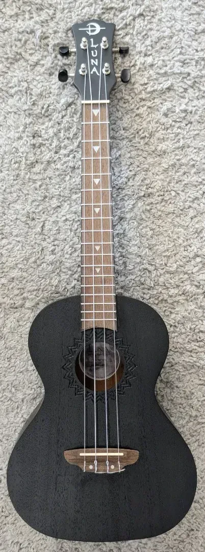 Укулеле Luna Guitars UKEVMTBKS Tenor Black Satin