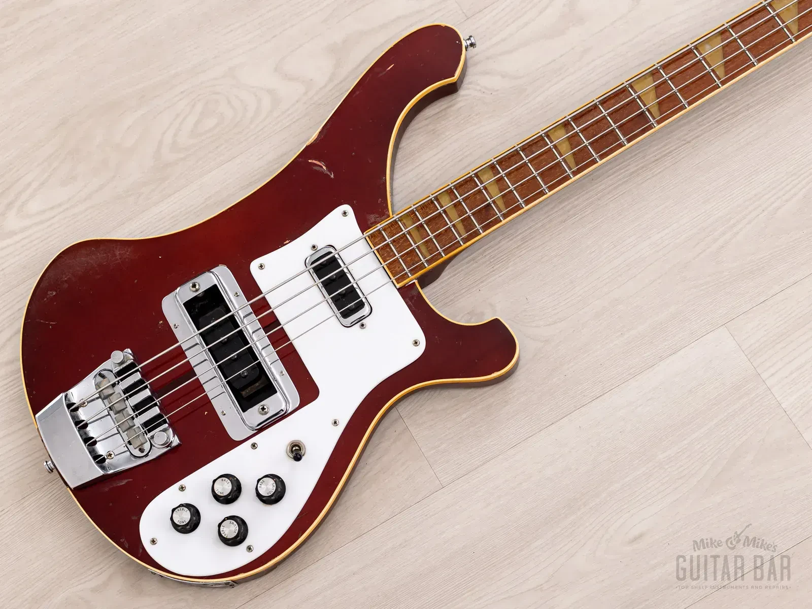 Б/У бас-гитара Rickenbacker 4001 1982, сквозной гриф, бордовый (Burgundyglo), с кейсом