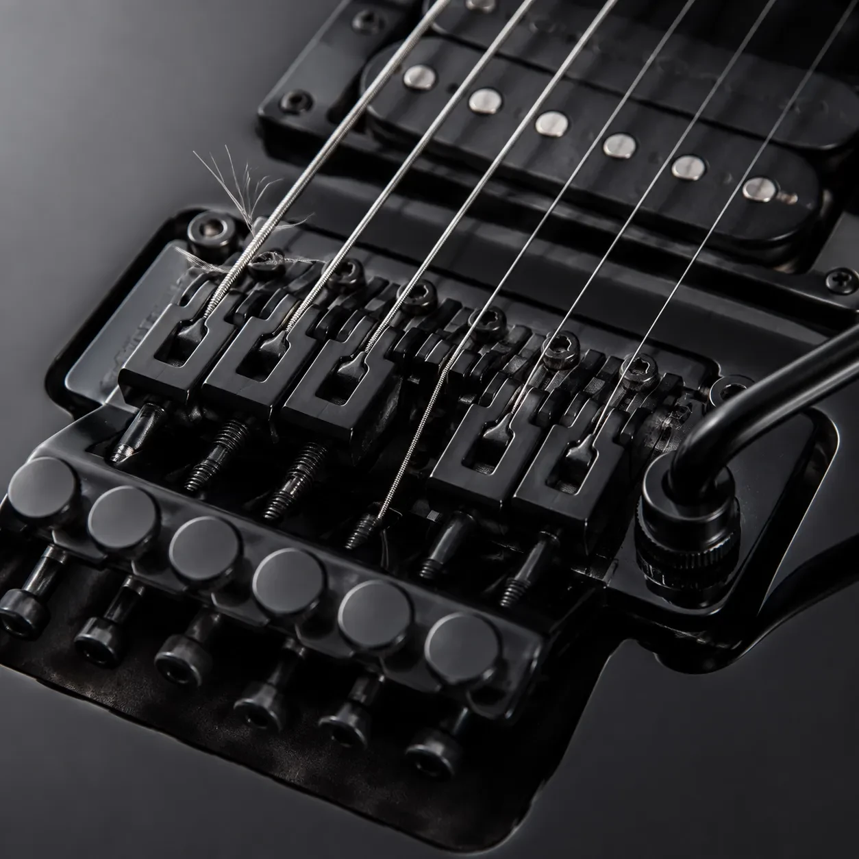 Почему рвется струна на машинке Floyd Rose