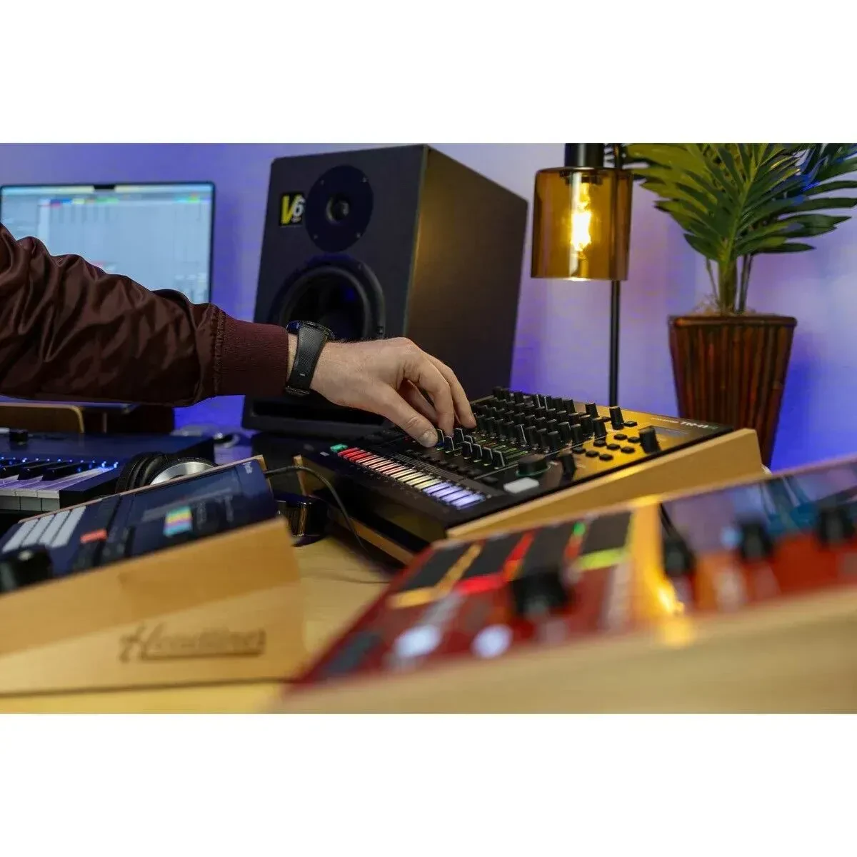 Изображение №6