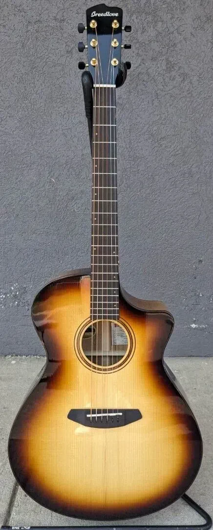 Электроакустическая гитара Breedlove Artista Pro Series Concerto CE Burnt Amber с кейсом