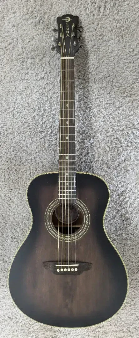 Б/У Акустическая гитара Luna Guitars Art Vintage Folk, верхняя дека из массива ели, состаренная отделка