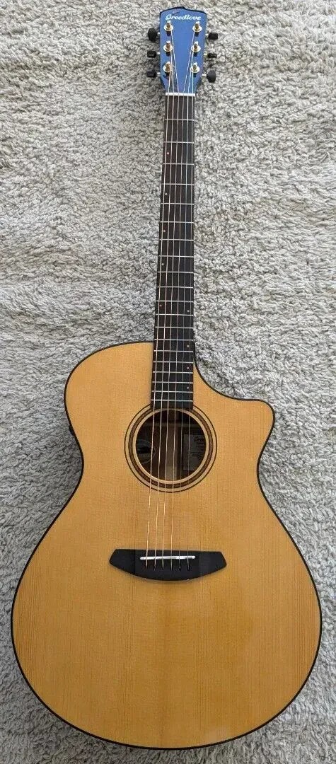 Электроакустическая гитара Breedlove Performer Pro Concerto Aged Toner