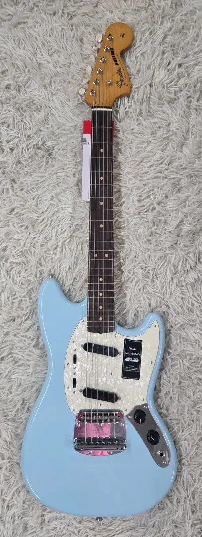 Электрогитара Fender Vintera III Mid '60s Mustang, палисандровая накладка, Sonic Blue