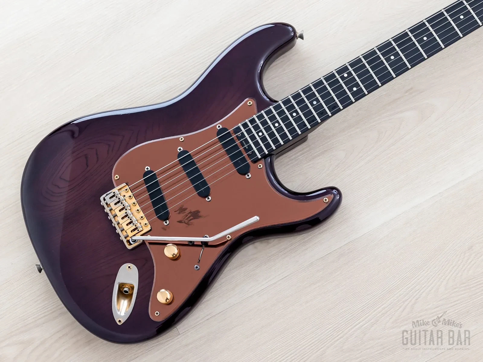 Б/У электрогитара Levinson Blade R4 S-Style SSS фиолетовый, 1988, Япония, с кейсом