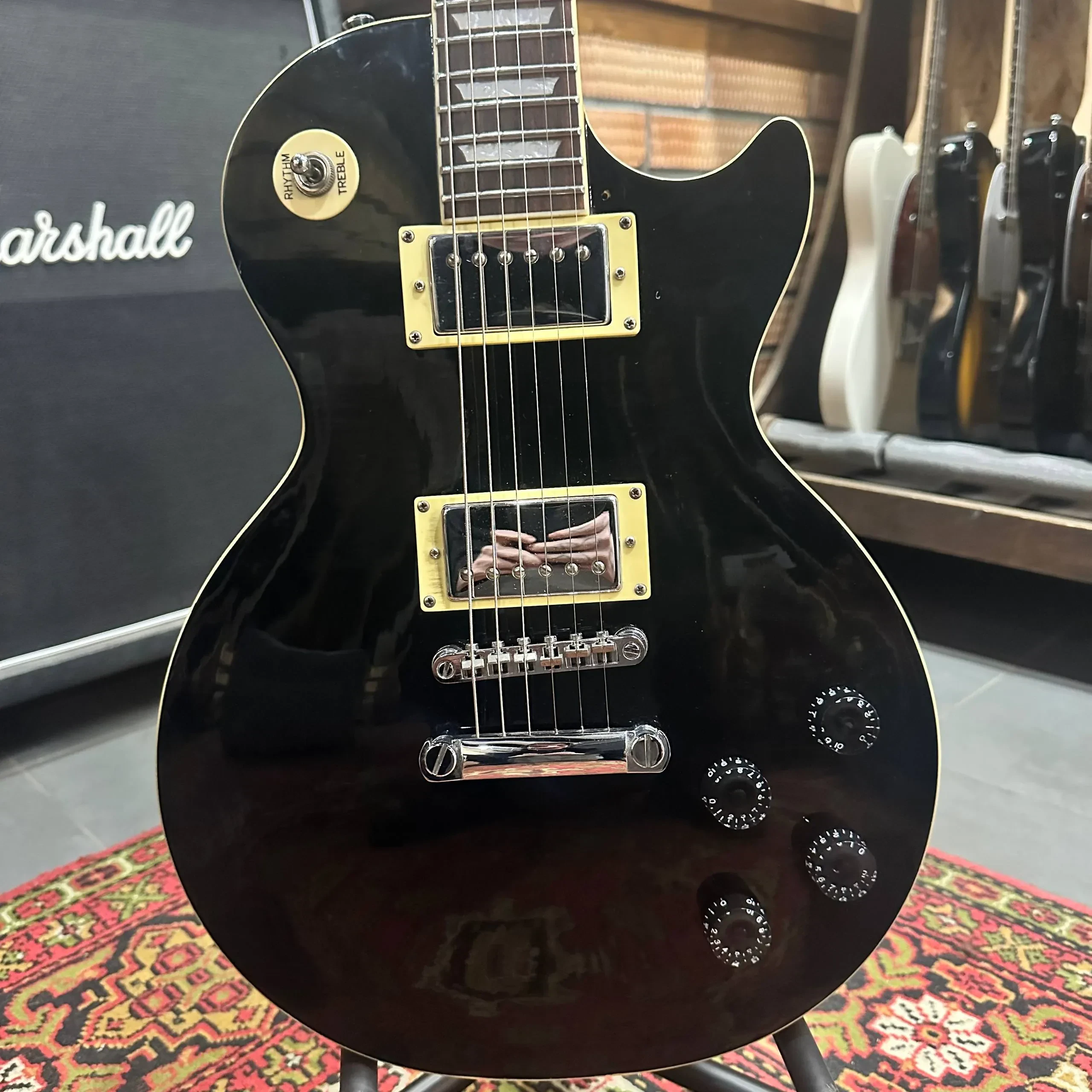 Электрогитара Epiphone Les Paul Standard Black H-H China 2000"s