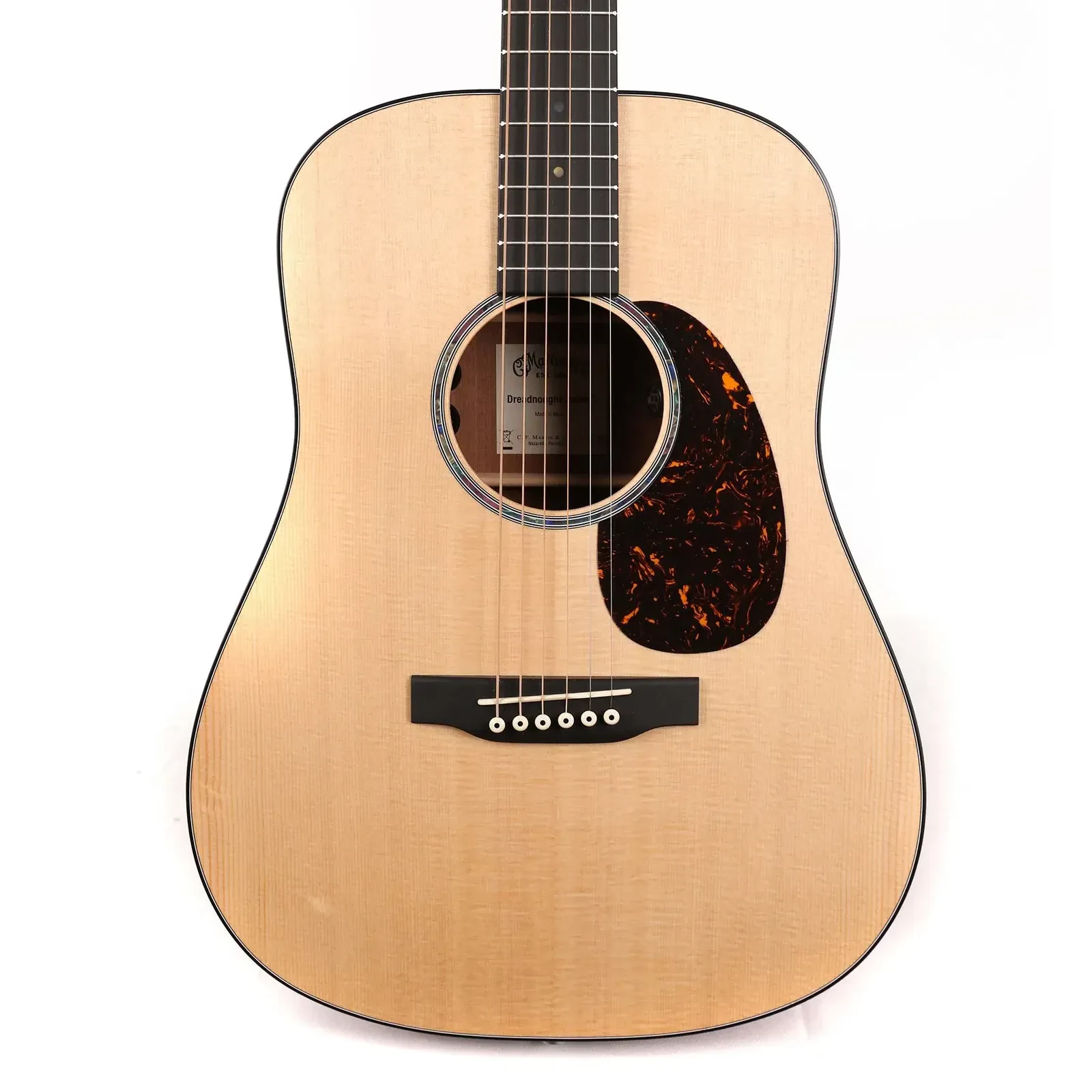 Электроакустическая гитара Martin Guitars D Jr E Junior Dreadnought натуральный, верх массив ель, сапеле, мензура 24.9", порожек 1-3/4", электроника Martin E1