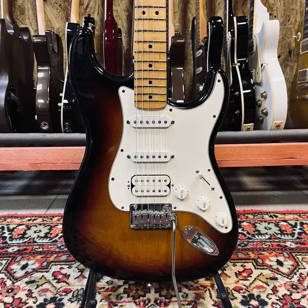 Электрогитара Fender Stratocaster HSS Sunburst W/Gigbag Mexico 2010