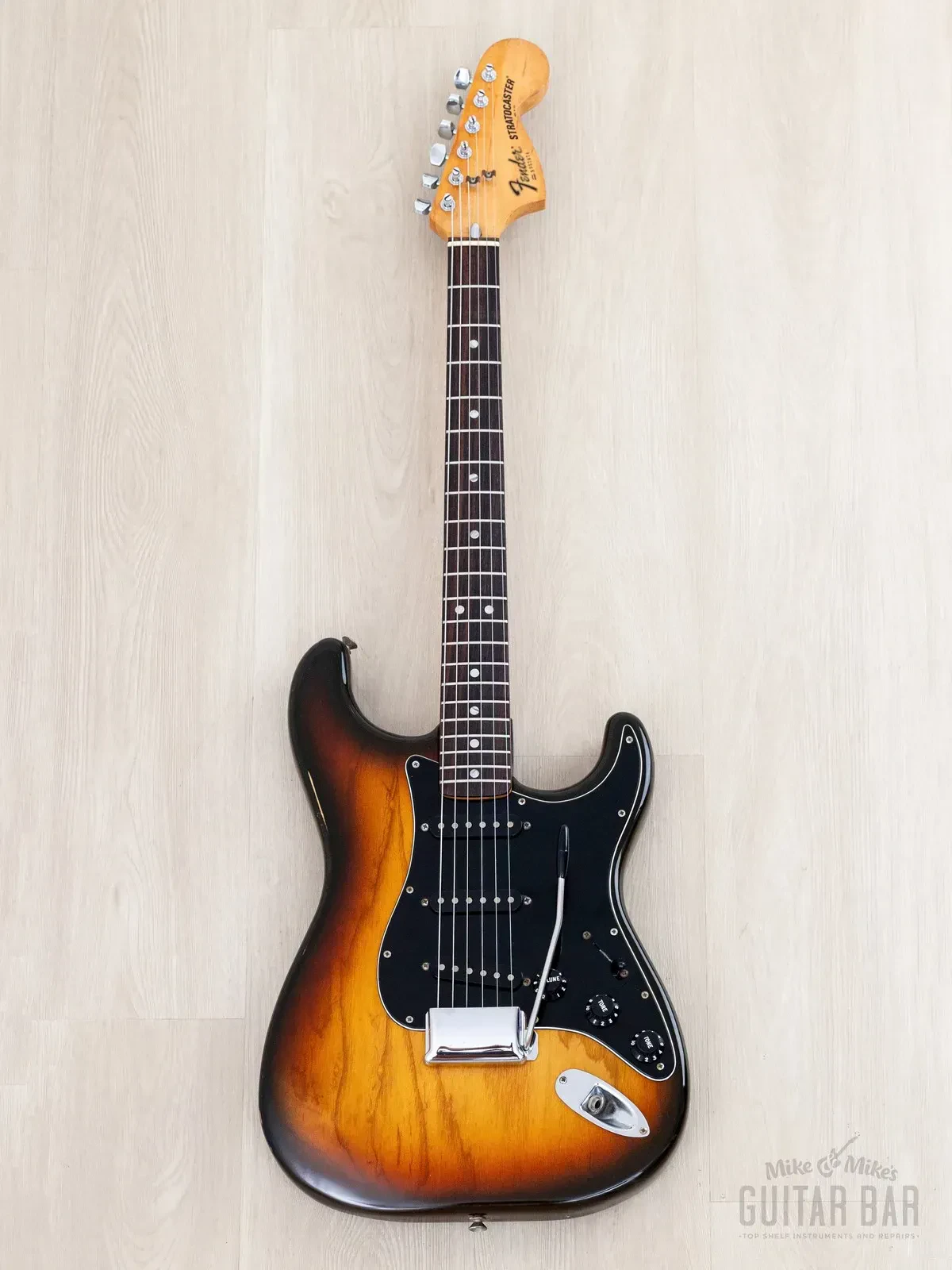 Электрогитара Fender Stratocaster SSS Sunburst w/case USA 1980