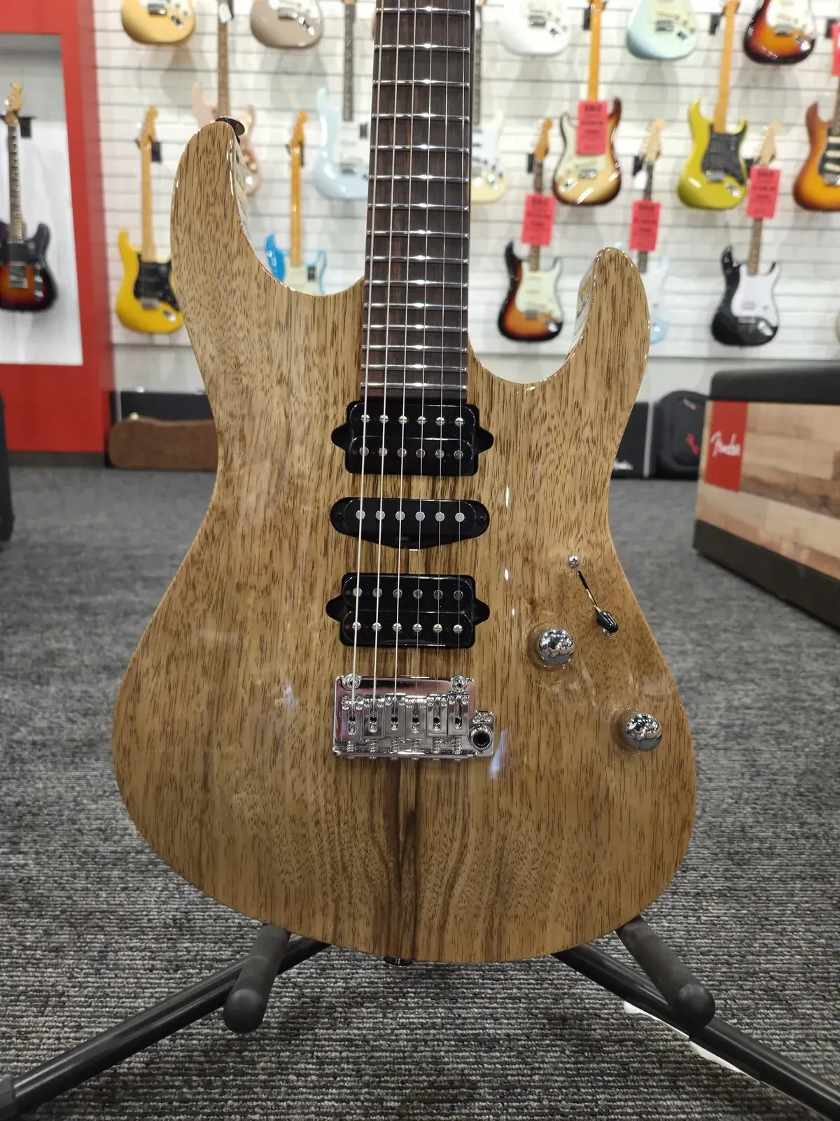Suhr FHG Exclusive Modern Carve Top Black Limba, Macassar Ebony FB, Natural