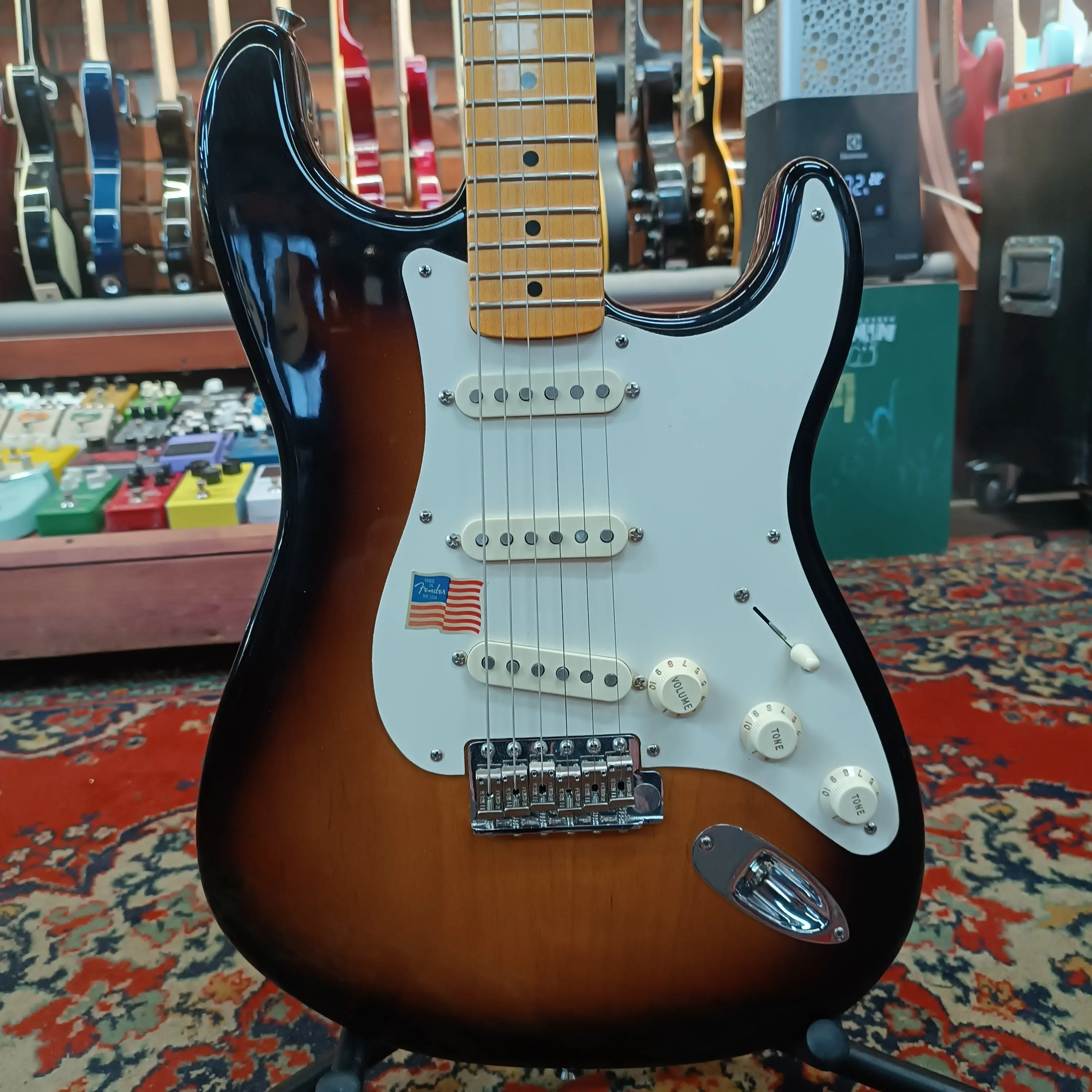 Электрогитара Fender Stratocaster Eric Johnson S-S-S Sunburst USA 2000's w/Case