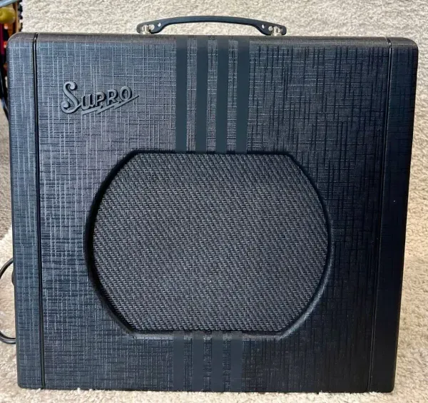 Supro Delta King 12 15 Watt 1 x 12" Tube Combo Amp - Black with Black Stripes -B